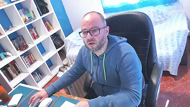 ravingr4d4 online show from February 8, 1:42 pm