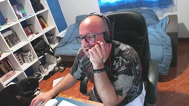 ravingr4d4 online show from April 29, 9:35 am