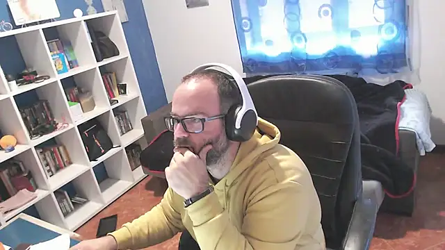 ravingr4d4 online show from December 4, 12:59 pm