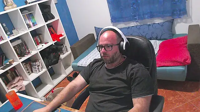 ravingr4d4 online show from June 4, 9:19 pm