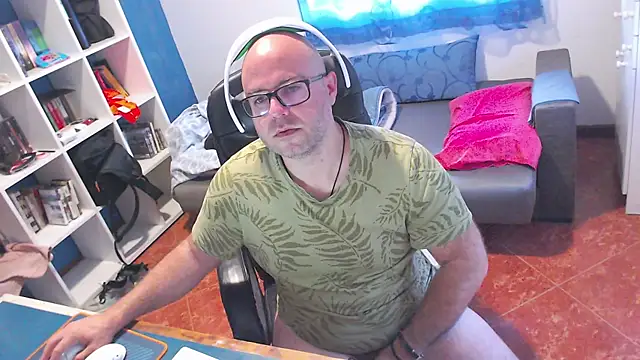 ravingr4d4 online show from May 21, 10:34 am