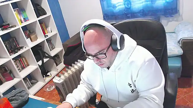 ravingr4d4 online show from December 18, 10:19 am