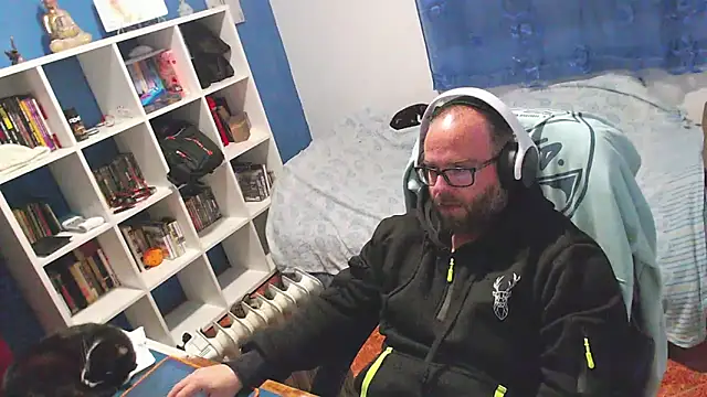 ravingr4d4 online show from February 26, 10:43 pm