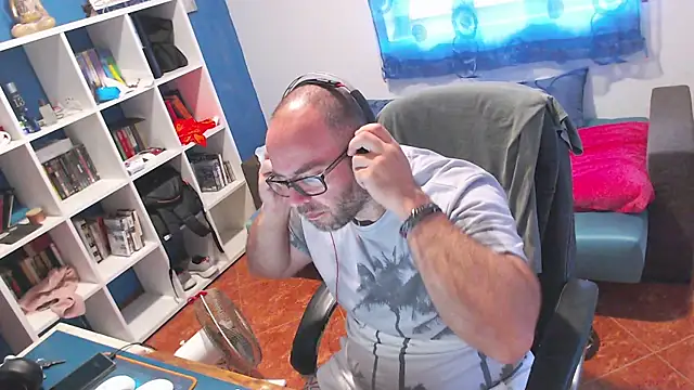 ravingr4d4 online show from June 3, 8:04 am