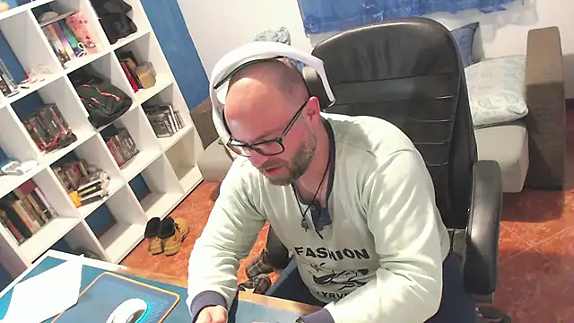 ravingr4d4 online show from March 11, 12:04 am