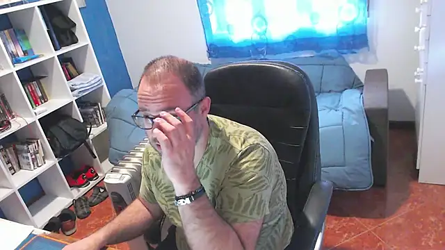 ravingr4d4 online show from April 10, 8:10 am