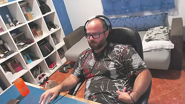 ravingr4d4 online show from October 5, 9:27 pm