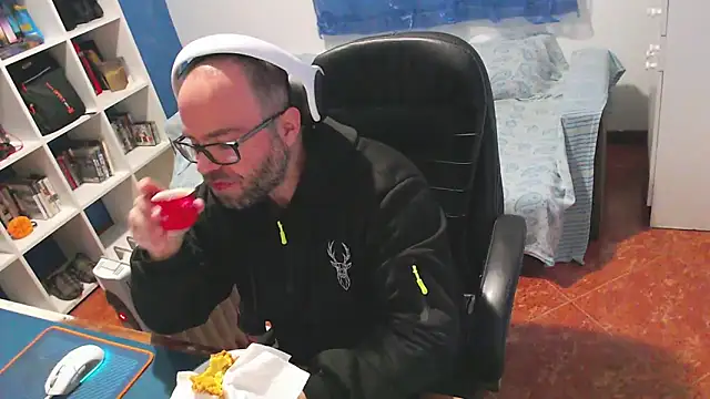 ravingr4d4 online show from February 15, 5:01 pm