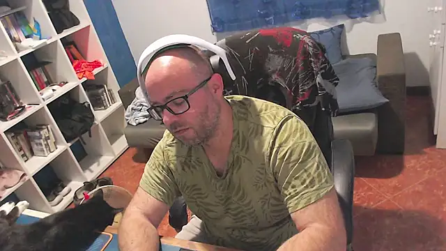 ravingr4d4 online show from May 26, 9:57 pm