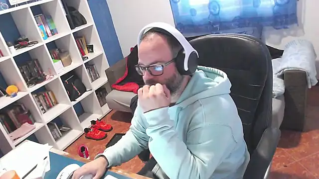 ravingr4d4 online show from December 3, 12:37 pm