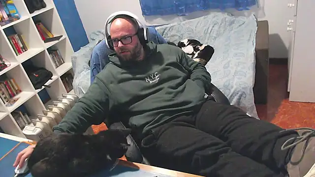 ravingr4d4 online show from February 12, 11:15 pm