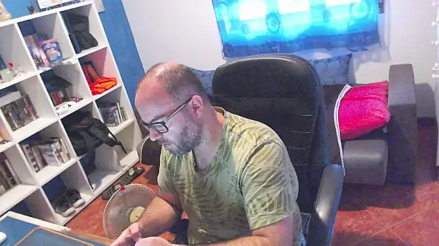 Snapshot of ravingr4d4 chatting on June 30, 8:25 am ravingr4d4 online show from June 30, 8:25 am