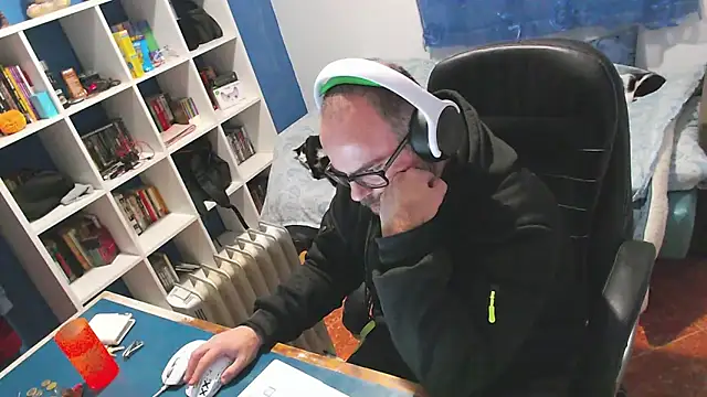 ravingr4d4 online show from January 12, 9:52 pm