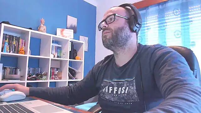 ravingr4d4 online show from March 18, 3:22 pm