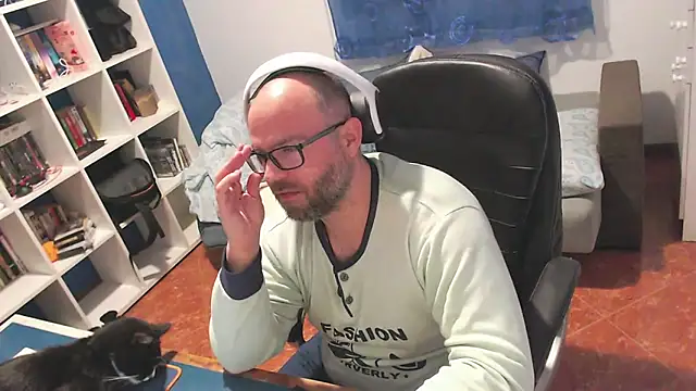 ravingr4d4 online show from March 14, 1:22 am