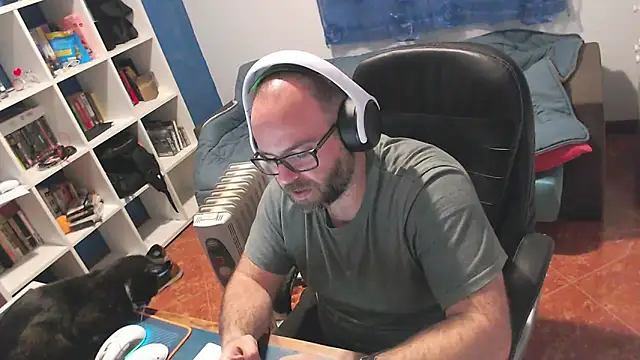 ravingr4d4 online show from March 25, 9:35 pm