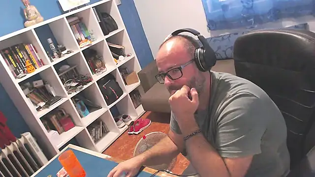 ravingr4d4 online show from September 20, 3:17 pm