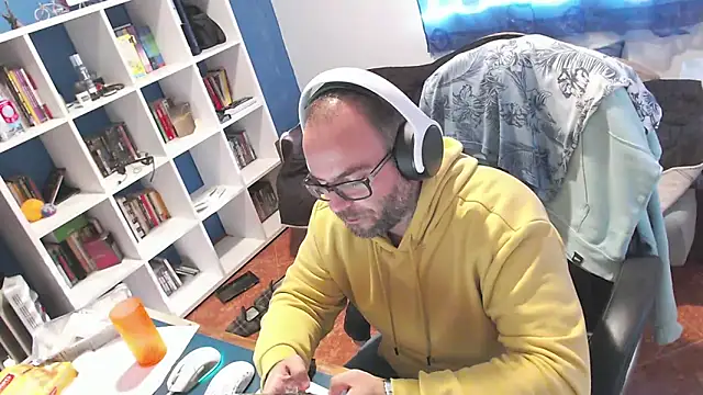 ravingr4d4 online show from November 18, 2:53 pm