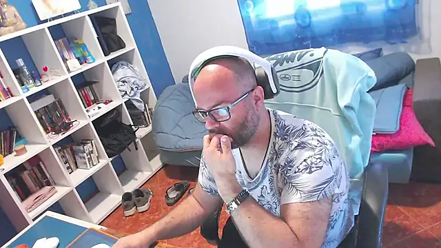 ravingr4d4 online show from April 17, 11:24 am