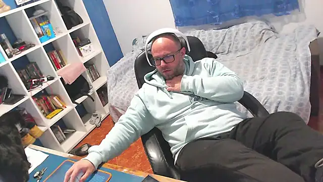 ravingr4d4 online show from February 4, 11:55 pm