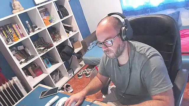 ravingr4d4 online show from September 19, 8:29 am