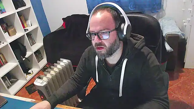 ravingr4d4 online show from December 16, 9:13 am