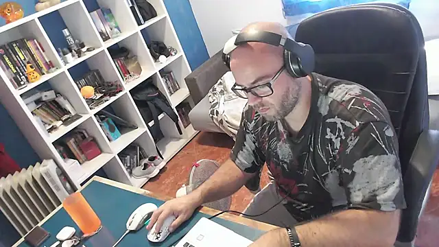 ravingr4d4 online show from October 15, 10:34 am