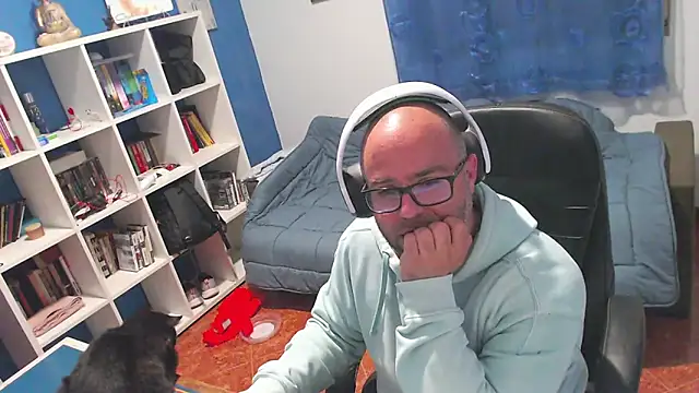 ravingr4d4 online show from May 3, 8:34 pm