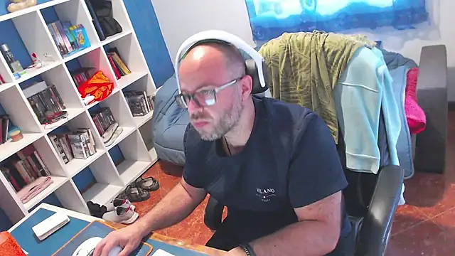ravingr4d4 online show from May 6, 1:48 pm