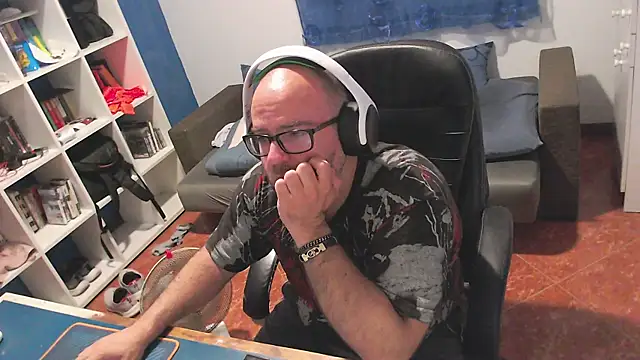 ravingr4d4 online show from May 27, 9:55 pm