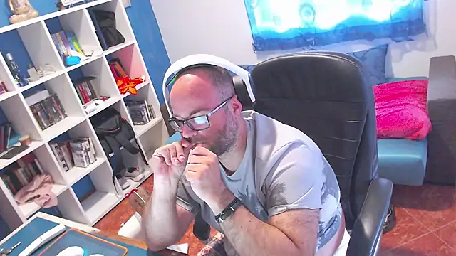 ravingr4d4 online show from June 3, 2:33 pm
