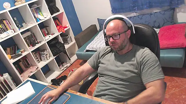 ravingr4d4 online show from May 31, 9:26 pm