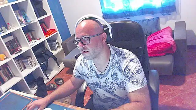 Snapshot of ravingr4d4 chatting on June 15, 10:26 am ravingr4d4 online show from June 15, 10:26 am