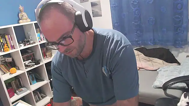 ravingr4d4 online show from November 6, 11:53 pm