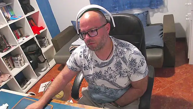 ravingr4d4 online show from May 24, 9:26 pm