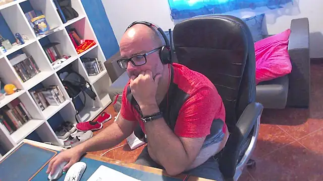 Snapshot of ravingr4d4 chatting on June 18, 9:14 am ravingr4d4 online show from June 18, 9:14 am