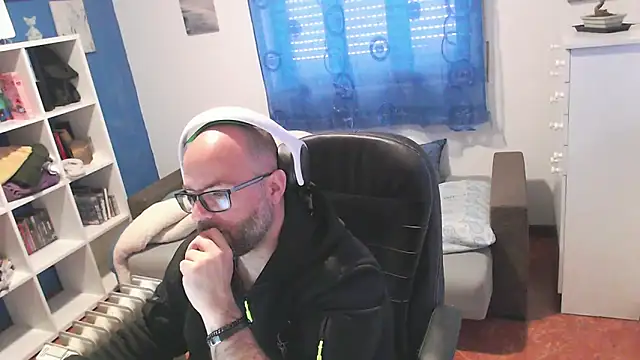 ravingr4d4 online show from March 9, 1:47 pm