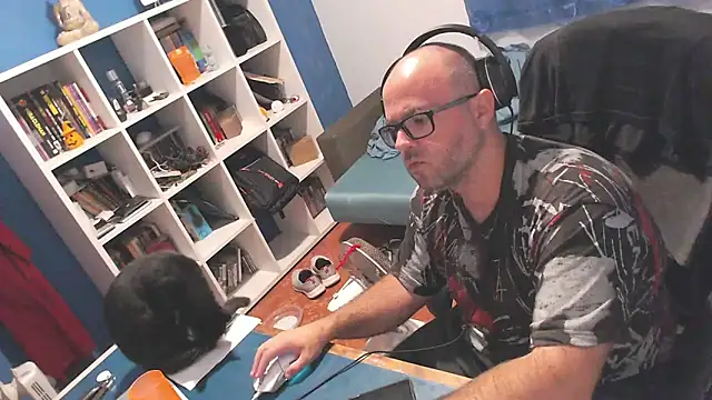 ravingr4d4 online show from September 10, 9:14 pm