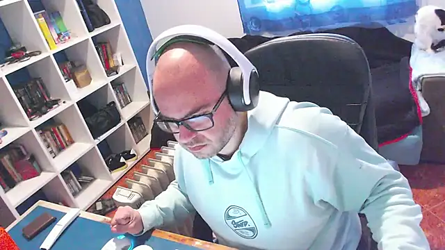 ravingr4d4 online show from December 22, 10:59 am