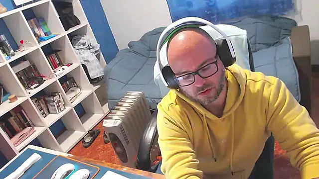 ravingr4d4 online show from April 14, 1:27 pm