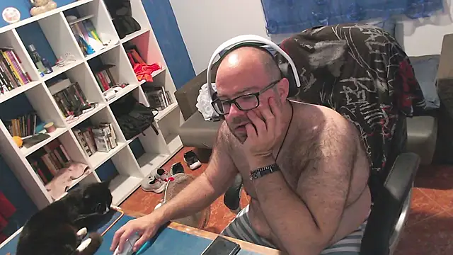 ravingr4d4 online show from May 29, 11:00 pm