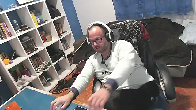 ravingr4d4 online show from November 14, 11:52 pm