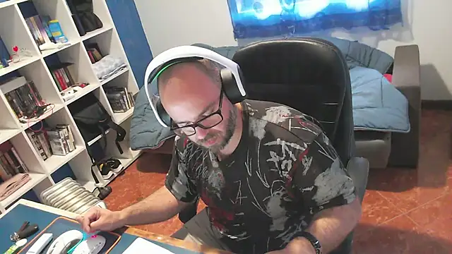 ravingr4d4 online show from April 21, 8:21 am