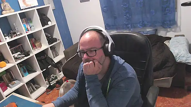 ravingr4d4 online show from November 5, 9:51 pm