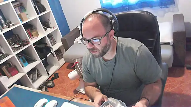 ravingr4d4 online show from October 1, 8:08 am