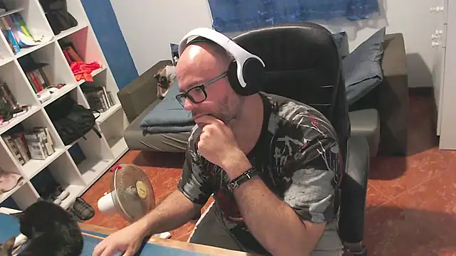 ravingr4d4 online show from May 28, 10:04 pm