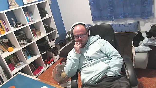 ravingr4d4 online show from November 8, 9:07 pm