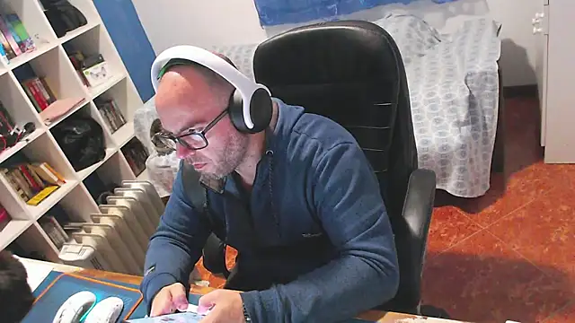 ravingr4d4 online show from February 1, 9:46 pm