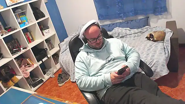 ravingr4d4 online show from February 6, 12:06 am