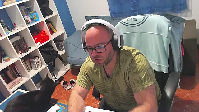 ravingr4d4 online show from May 5, 9:29 pm